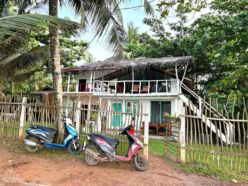 Beach House Kalukatiya - Family Villa, Seaview Room, Garden Room Dikwella Eksteriør billede