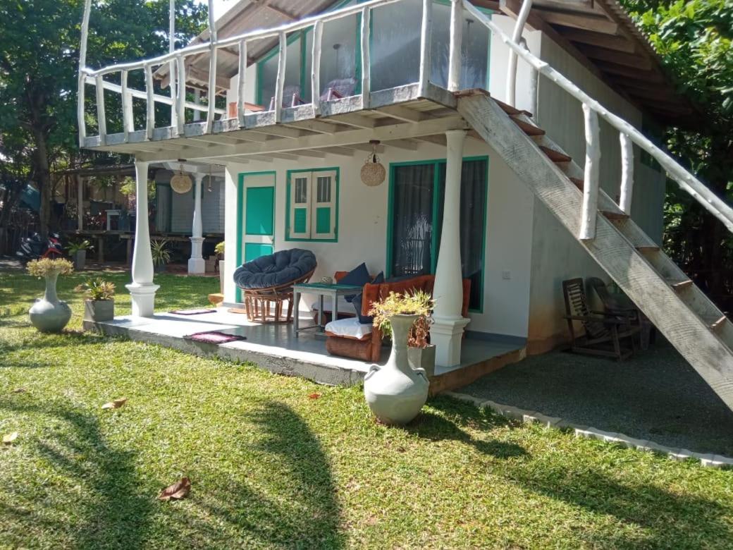 Beach House Kalukatiya - Family Villa, Seaview Room, Garden Room Dikwella Eksteriør billede