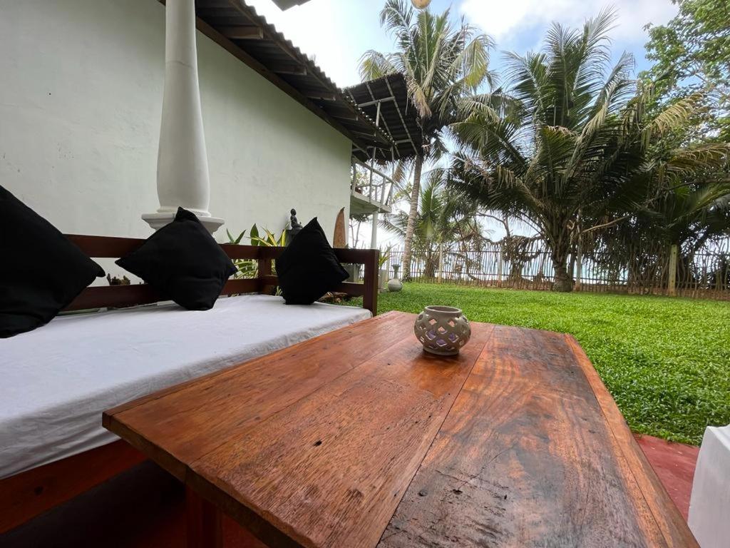 Beach House Kalukatiya - Family Villa, Seaview Room, Garden Room Dikwella Eksteriør billede