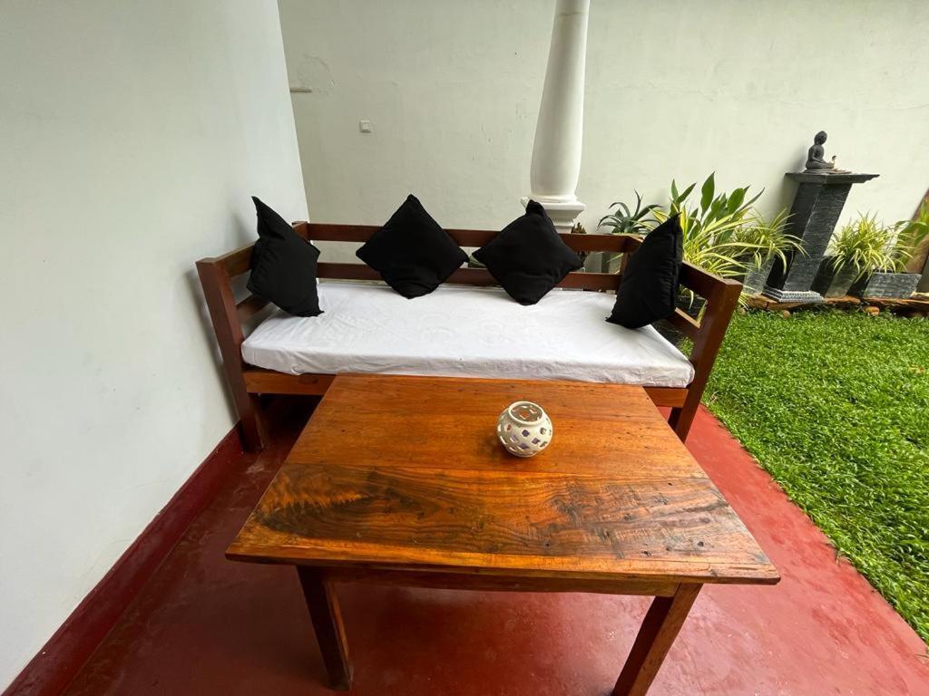 Beach House Kalukatiya - Family Villa, Seaview Room, Garden Room Dikwella Eksteriør billede