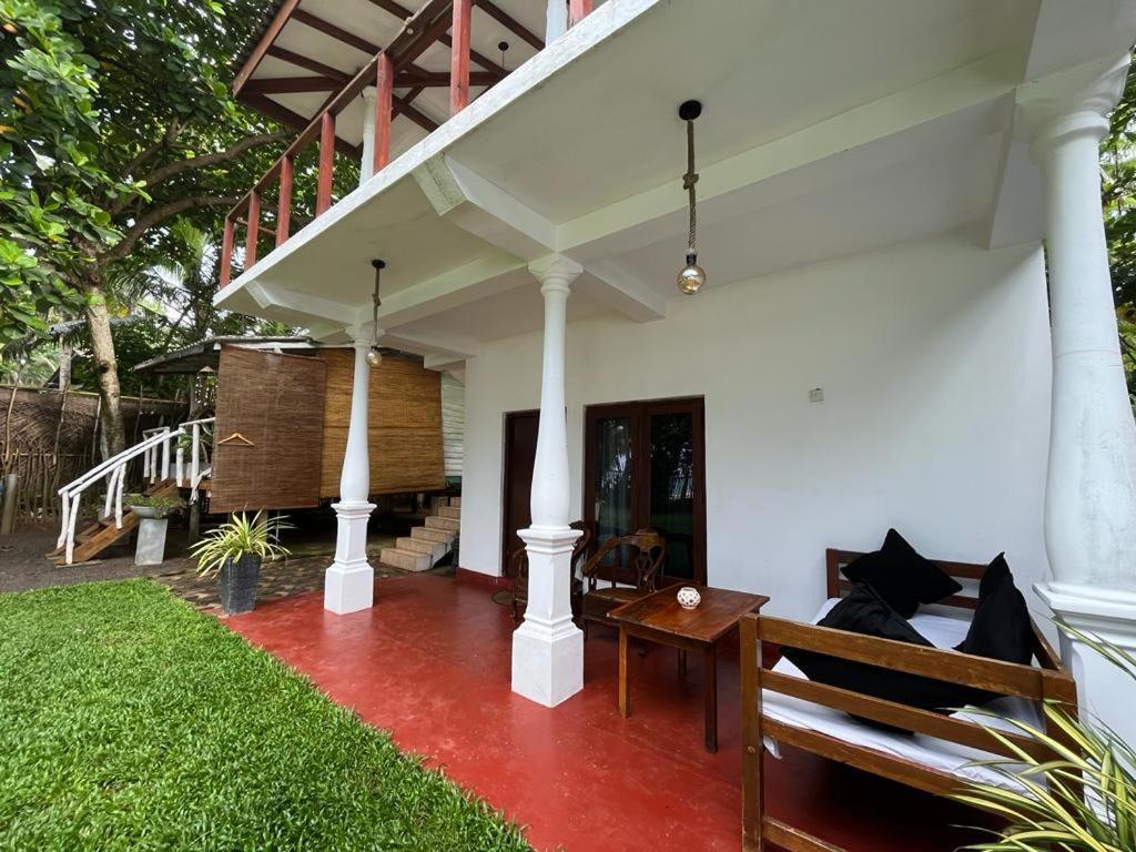 Beach House Kalukatiya - Family Villa, Seaview Room, Garden Room Dikwella Eksteriør billede