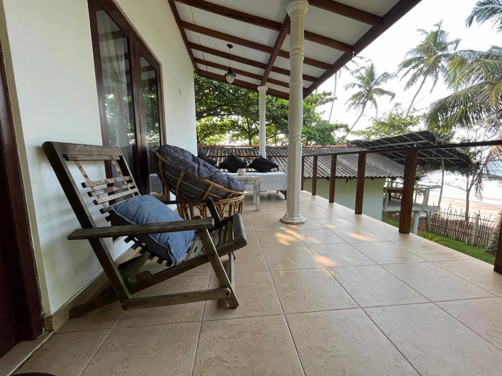 Beach House Kalukatiya - Family Villa, Seaview Room, Garden Room Dikwella Eksteriør billede
