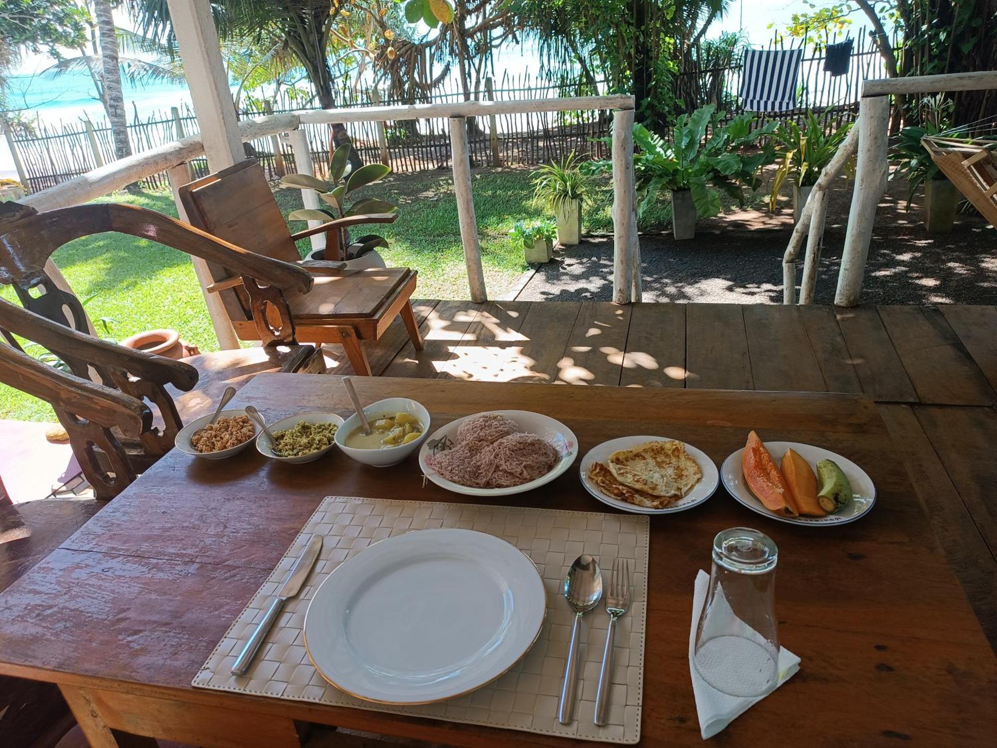 Beach House Kalukatiya - Family Villa, Seaview Room, Garden Room Dikwella Eksteriør billede
